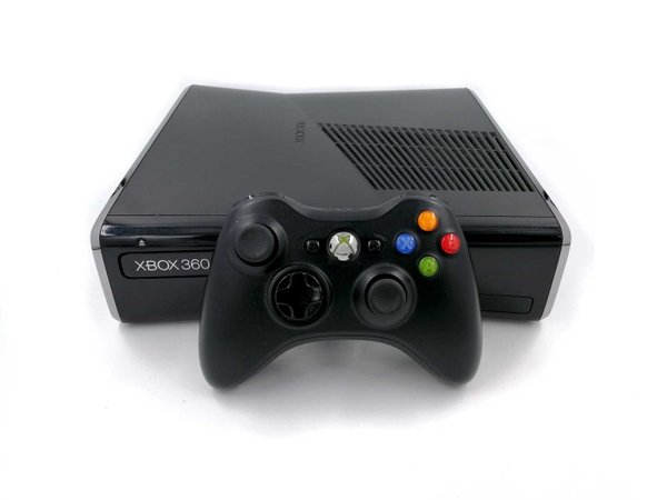 Xbox 360 Slim 250 GB konsoli + ohjain